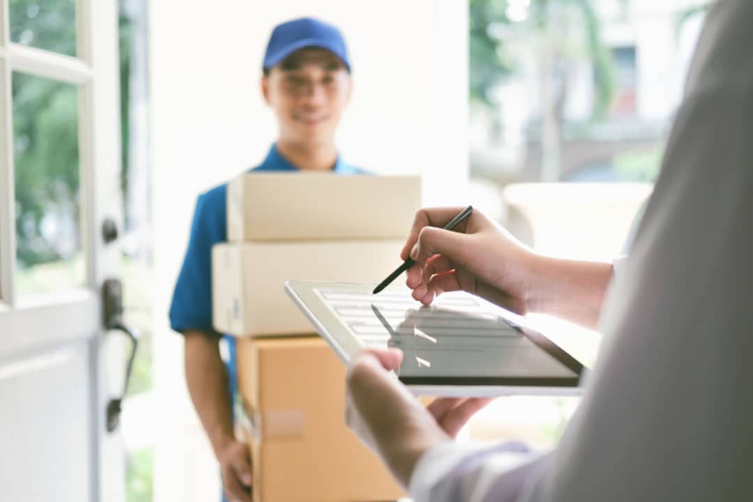 Urgent courier service in london